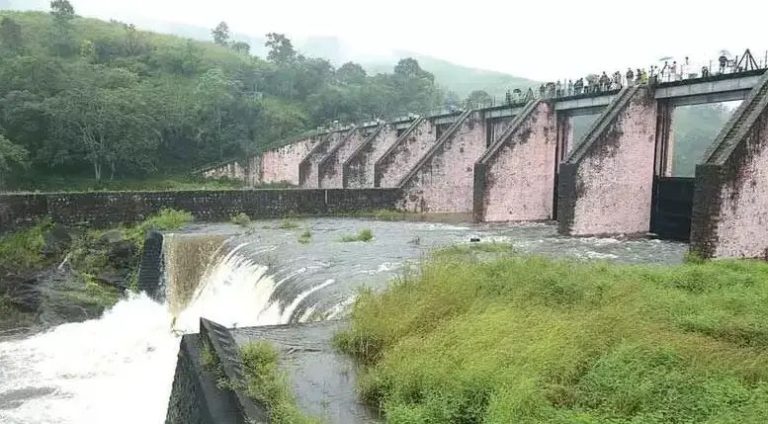 മുല്ലപ്പെരിയാര്‍ അണക്കെട്ടിലെ ഷട്ടറുകള്‍ ഉയര്‍ത്തി; പുറത്തേക്കൊഴുക്കുന്നത് 250 ഘനയടി വെള്ളം