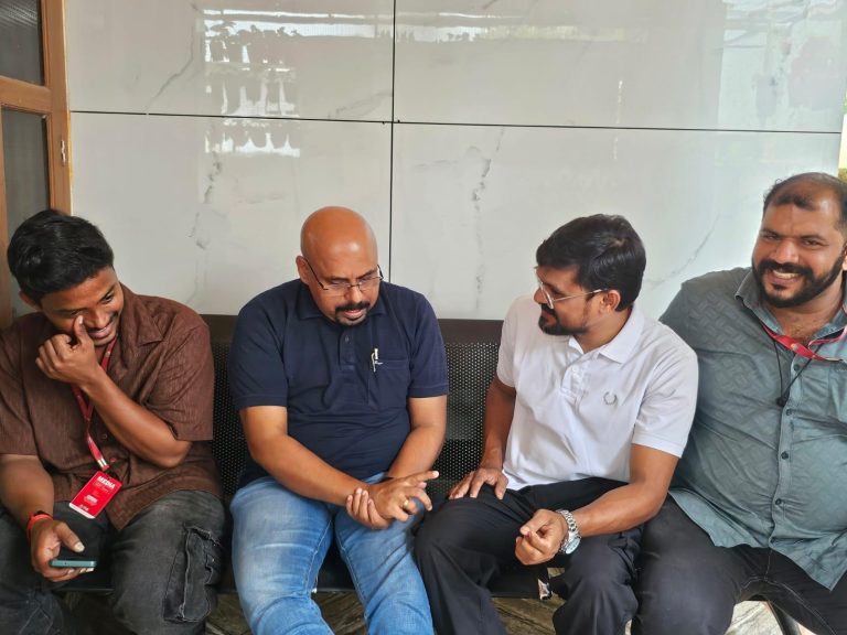 ഫറൂക്കിൽ മാധ്യമ പ്രവർത്തകന് നേരെ സമരാനുകൂലികളുടെ ആക്രമണം