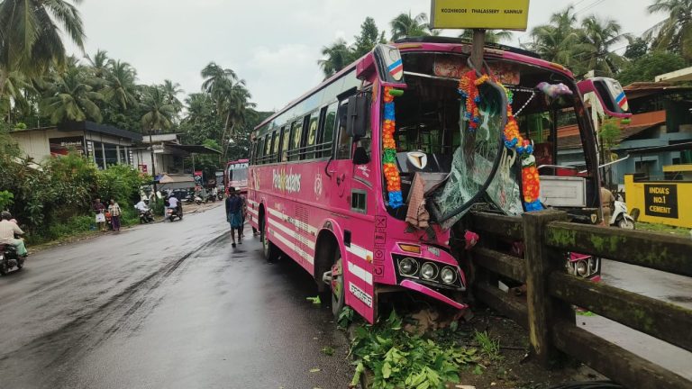 കോഴിക്കോട്ട് ബസും ലോറിയും കൂട്ടിയിടിച്ച്‌ അപകടം; നിരവധി പേര്‍ക്ക് പരിക്ക്