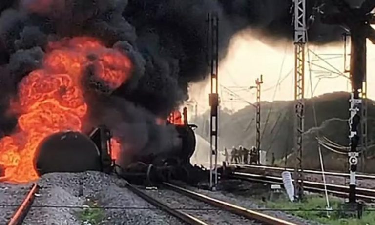 തമിഴ്‌നാട് തിരുവള്ളൂരില്‍ ചരക്ക് ട്രെയിനിന് തീപിടിച്ചു; ആളപായമില്ല