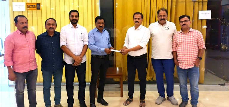 ഒ.ഐ.സി.സി പത്തനംതിട്ട ജില്ല കമ്മിറ്റി ധനസഹായം കൈമാറി