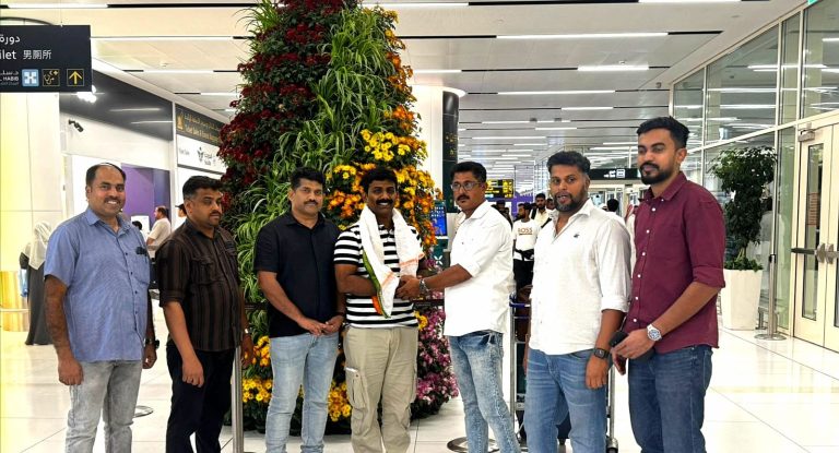 കെ.പി.സി.സി അംഗം ആദം മുൽസിക്ക് റിയാദ് വിമാനത്താവളത്തിൽ സ്വീകരണം നൽകി