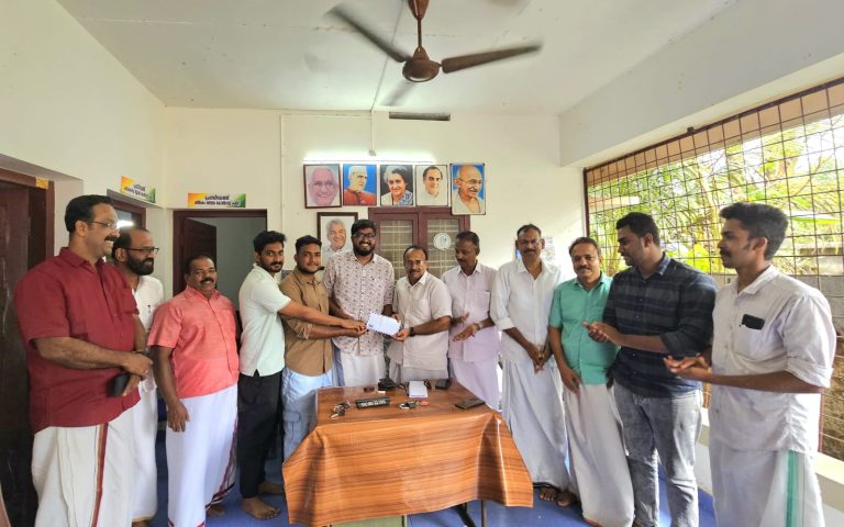 യൂണിവേഴ്സിറ്റി യൂണിയൻ തെരഞ്ഞെടുപ്പ് : തൃശ്ശൂർ ഒഐസിസി ധനസഹായം കൈമാറി