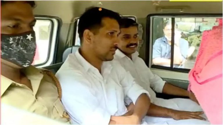 വിമാനത്തിനുള്ളിൽ മുഖ്യമന്ത്രിയെ വധിക്കാൻ ശ്രമിച്ചെന്ന കേസ് നിലനിൽക്കില്ല: കേന്ദ്രം പ്രോസിക്യൂഷൻ അനുമതി നിഷേധിച്ചു.