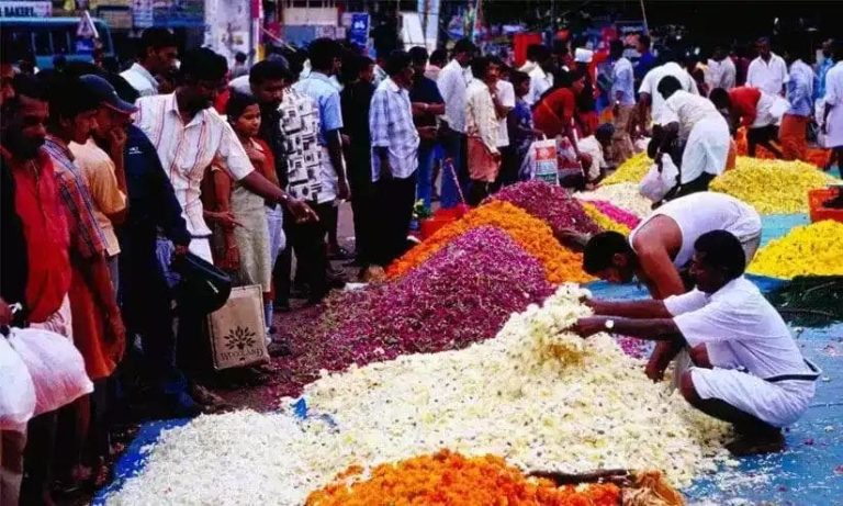 ഓണത്തെവരവേല്‍ക്കാനൊരുങ്ങി മലയാളികൾ; ഇന്ന് ഉത്രാടപ്പാച്ചില്‍.