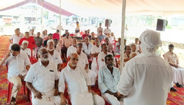 വ്യാപാരിയും രാഷ്ട്രീയ പ്രവർത്തകനുമായ എം.ടി അബൂബക്കർ ഹാജിക്ക് കറുത്തപറമ്പിൽ അർപ്പണാഞ്ജലി