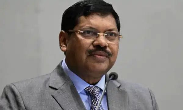 ചീഫ് ജസ്റ്റീസ് ഗവായ്ക്ക് എതിരേ ഷൂ ഏറിന് ശ്രമം ; സംഭവം സുപ്രീംകോടതിയുടെ ഒന്നാം നമ്പര്‍ കോടതി മുറിയില്‍