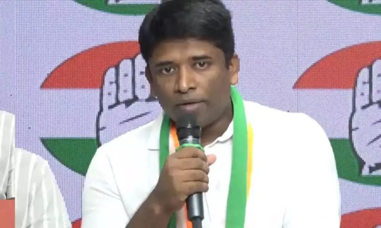 മുൻ ഐഎഎസ് ഉദ്യോഗസ്ഥൻ കണ്ണൻ ഗോപിനാഥൻ കോണ്‍ഗ്രസില്‍; അംഗത്വം സ്വീകരിച്ചു
