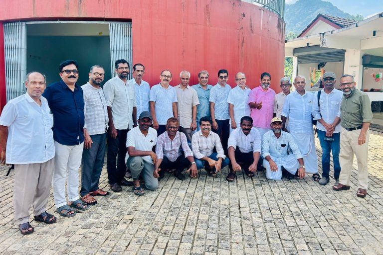 സൗഹൃദത്തിൻ്റെ പൊൻചരടിൽ സ്നേഹ സംഘത്തിൻ്റെ വിനോദ യാത്ര