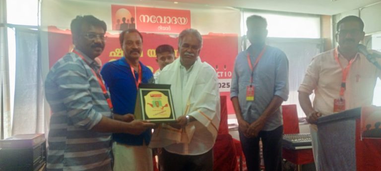 ജീവകാരുണ്യ പ്രവർത്തകൻ ഉമ്മർ അമാനത്തിന് നവോദയയുടെ ആദരവ്.