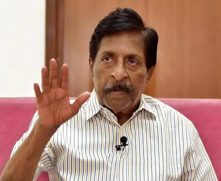 നടനും തിരക്കഥാകൃത്തും സംവിധായകനുമായ ശ്രീനിവാസൻ വിട വാങ്ങി