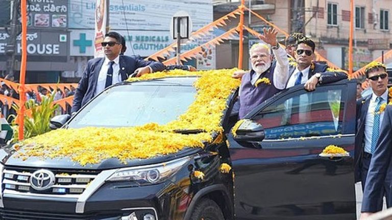 പ്രധാനമന്ത്രി നരേന്ദ്രമോദി തിരുവനന്തപുരത്ത്; ആവേശമുയര്‍ത്തി റോഡ് ഷോ