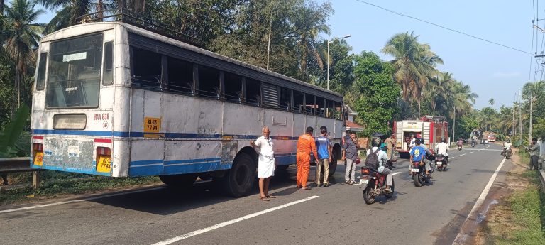 ഓടിക്കൊണ്ടിരിക്കുന്ന KSRTC ബസ്സിൻ്റെ എഞ്ചിനകത്ത് നിന്നും പുക ഉയർന്നു, പരിഭ്രാന്തിയിലായി യാത്രക്കാർ.