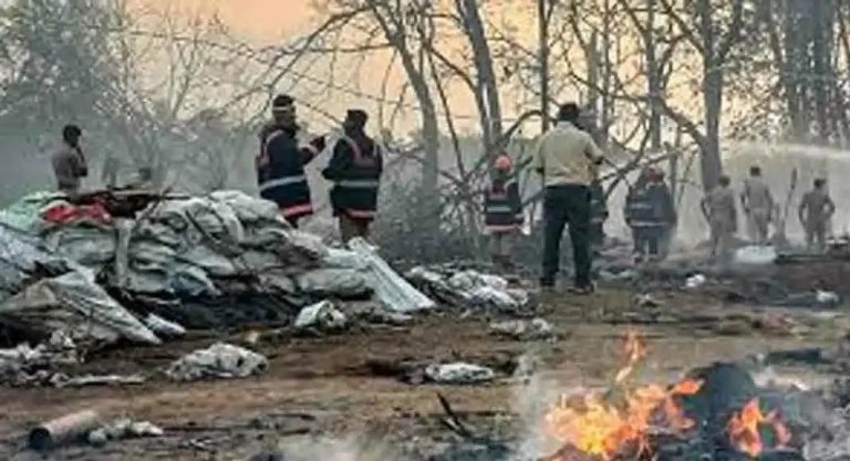 തൃശ്ശൂര്‍ വെടിക്കെട്ട് അപകടം: മരിച്ചവരുടെ കുടുംബങ്ങള്‍ക്ക് 14 ലക്ഷം രൂപ ധനസഹായം; ജുഡീഷ്യല്‍ അന്വേഷണം പ്രഖ്യാപിച്ചു