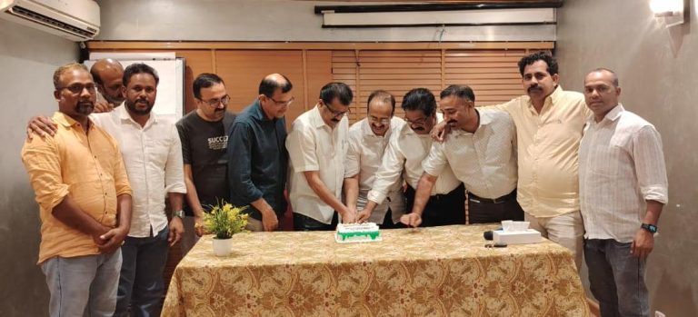 പത്ത് വർഷത്തിന് ശേഷം യു.ഡി.എഫ് അധികാരത്തിലേക്ക്; തൃശ്ശൂർ പാലക്കാട് ഒഐസിസി ബത്ഹയിൽ വിജയാഘോഷം നടത്തി.