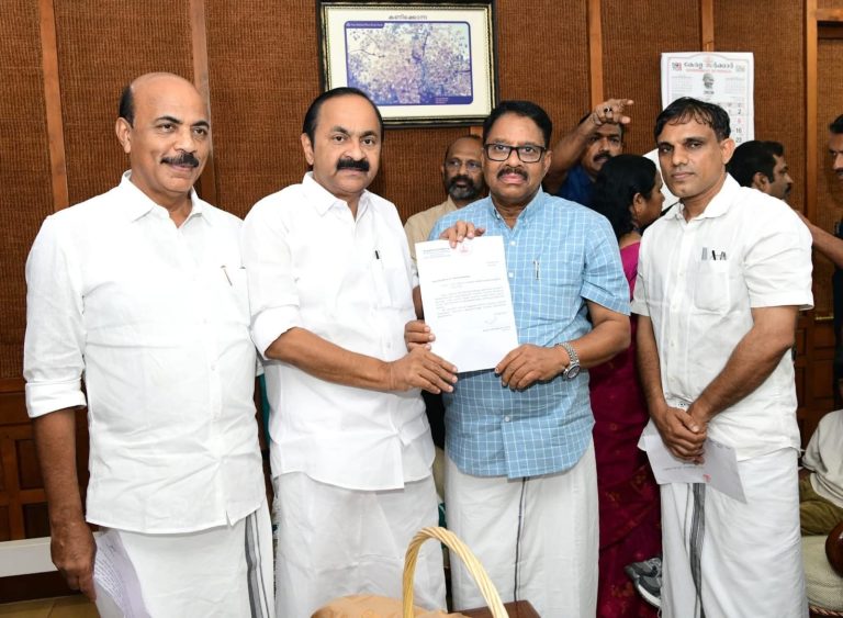 മാവൂർ ഗ്വാളിയോർ റയോൺസ് ഭൂമിയിൽ പരിസ്ഥിതി സൗഹൃദ വ്യവസായ പദ്ധതികൾ വേണം: മുഖ്യമന്ത്രിക്കും വ്യവസായ മന്ത്രിക്കും നിവേദനം നൽകി എം.എ. റസാഖ് മാസ്റ്റർ എം.എൽ.എ