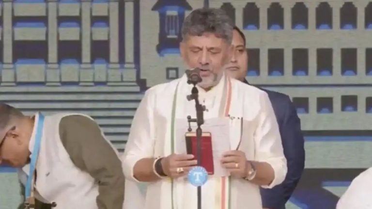 കര്‍ണാടകയില്‍ ഇനി ഡി കെ യുഗം; മുഖ്യമന്ത്രിയായി സത്യപ്രതിജ്ഞ ചെയ്തു, ജി പരമേശ്വര ഉപമുഖ്യമന്ത്രി