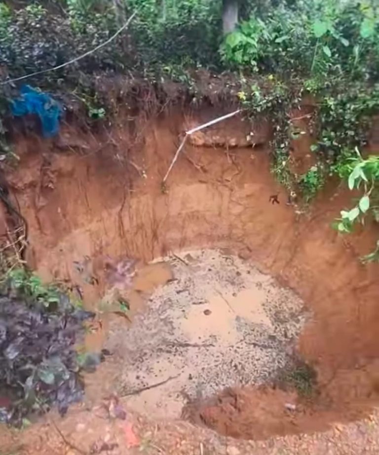 ശക്തമായ മഴ: കാരശ്ശേരിയിൽ 70 വർഷം പഴക്കമുള്ള നിരവധിപേർ ഉപയോഗിക്കുന്ന പൊതുക്കിണർ ഇടിഞ്ഞുതാഴ്ന്നു