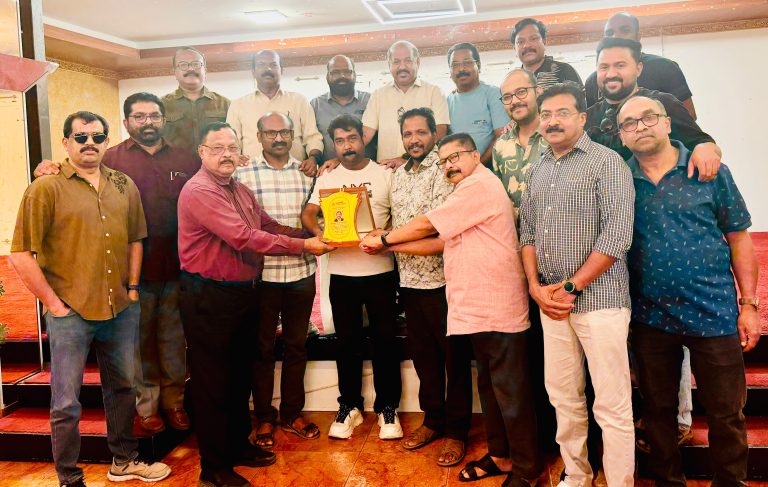 റസ്സൽ മഠത്തിപ്പറമ്പിലിന് പി എം എഫ് യാത്രയയപ്പ് നൽകി