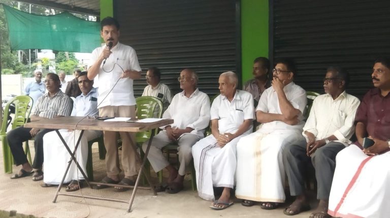 സമൂഹമനസ്സിൽ മായാത്ത ഓർമയായി സലാം നടുക്കണ്ടി;അനുശോചിച്ച് കാരശ്ശേരി പൗരാവലി