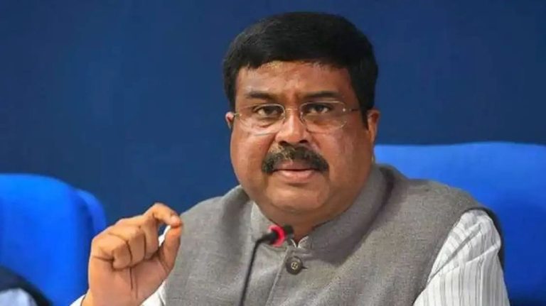 സി.ജെ.പി പ്രതിഷേധം: ഒടുവില്‍ കീഴടങ്ങി കേന്ദ്രം, കേന്ദ്രവിദ്യാഭ്യാസമന്ത്രി ധര്‍മേന്ദ്ര പ്രധാന്‍ രാജിവച്ചു.