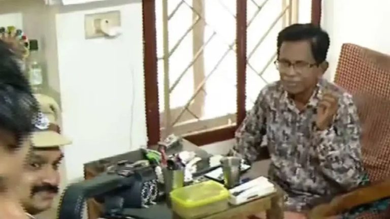 ജന്തര്‍ മന്ദറില്‍ സമരം ചെയ്ത വിദ്യാര്‍ത്ഥികളെ അധിക്ഷേപിച്ച സംഭവം ; ടി ജി മോഹൻദാസ് പൊലീസ് കസ്റ്റഡിയില്‍.