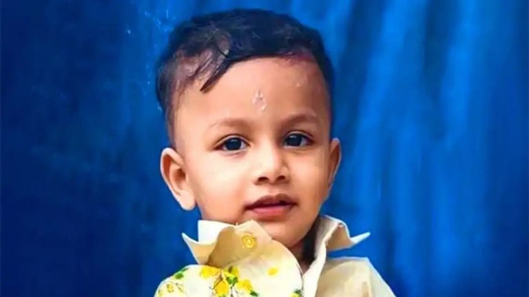 അമ്പലപ്പുഴയില്‍ റെയില്‍പാളത്തിലേക്ക് ഇഴഞ്ഞുകയറിയ കുഞ്ഞിനെ ട്രെയിൻ ഇടിച്ചു; ഒന്നരവയസുകാരന് ദാരുണാന്ത്യം.