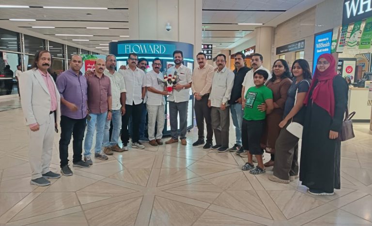 വി.കെ. ശ്രീകണ്ഠൻ എംപിക്ക് റിയാദിൽ ആവേശോജ്വല സ്വീകരണം, മൂന്ന് ദിവസത്തെ സന്ദർശനം; ഒഐസിസിയുടെ വിവിധ പരിപാടികളിൽ പങ്കെടുക്കും.
